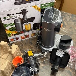 Ninja NeverClog Cold Press Juicer in Black and Silver